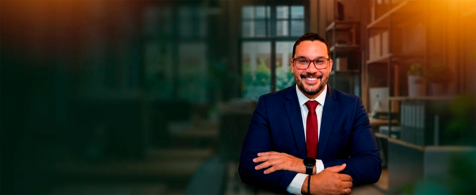 Advogado Victor Mesquita em seu escritório